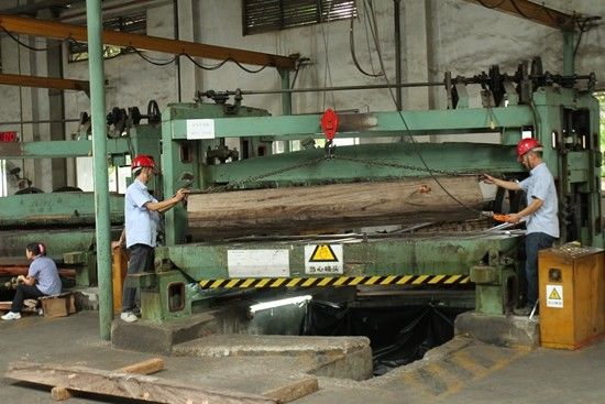 Fancy Wood Veneer Santos Rosewood Man-Made Veneer Sheet 2050-3200mm Dla Instrumentów Muzycznych China Factory