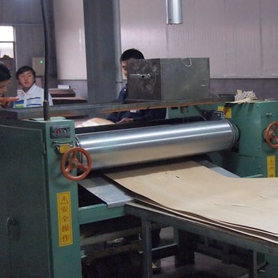 Poszycie drzwi OEM Fornir drewniany Dąb biały Żółty Pionowe ziarno H6205S 2500-3100 mm