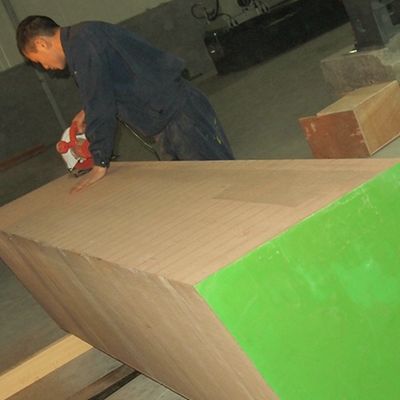 Przecinek z rekonstytucji srebrnego dębowego drewna Finery Długość 2500-3100mm Można dostosować do pokrycia ścian