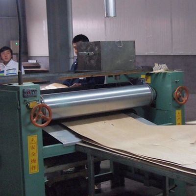 High-End Inżynieryjne drewno finery European Walnut E.WT-X7288N Techniki cięcia plastrów prosto do drzwi China Manufacturer