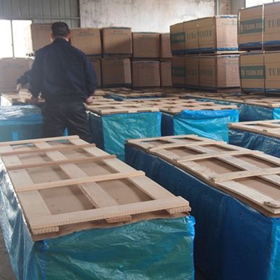 Wysokiej klasy inżynieryjnie wykonana drewnowiny Wenge WG-X8333C Farbowana szara korona 2 kwiaty szerokość 640 mm do szafy twarzy China OEM Factory