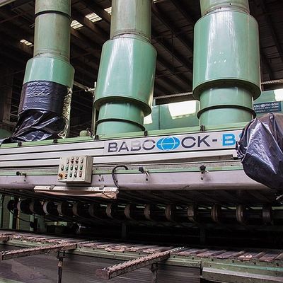 Amerykański naturalny fornir z orzecha włoskiego Płaskie cięcie korony cięte ziarno do produkcji mebli wysokiej klasy Fsc China Producent