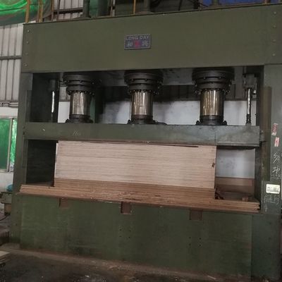Fancy Bubinga Sklejka Klaster Ziarno Wysokiej jakości do dekoracji hotelu 2440/2745/3050mm Wydłużony rozmiar Fabryka w Chinach