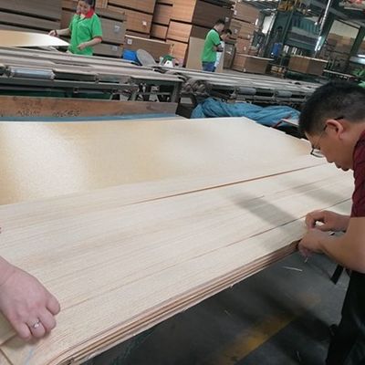 Wysokiej klasy inżynieryjnie wykonane fałdery drewniane Srebrna strzałka SI.AW-X8023 Trójwymiarowe ziarno do dekoracji hotelowej China Factory