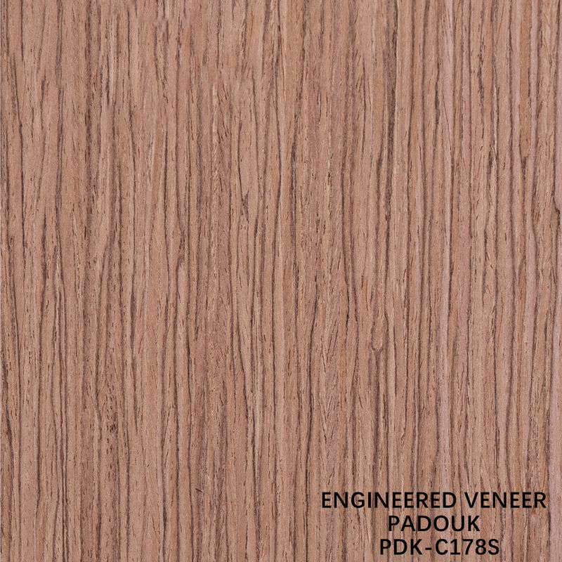 Inżynieryjne drewno finery Padouk Straight Grain Slice Cut Technics Grubość 0,5 mm dla powierzchni szafki